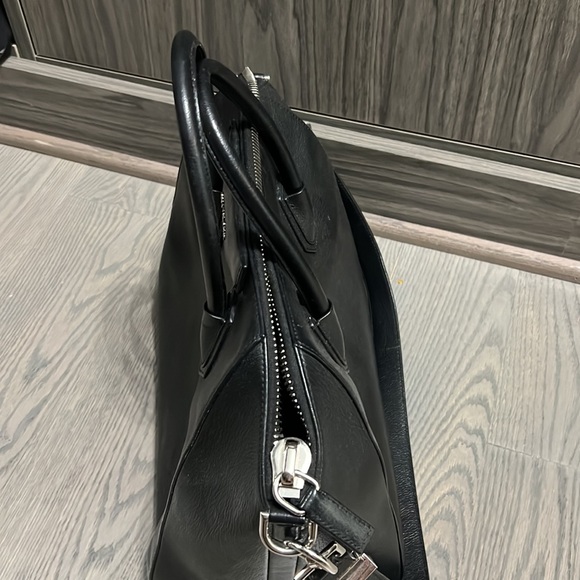 Givenchy Antigona Medium grain leather bag black - Picture 3 of 5